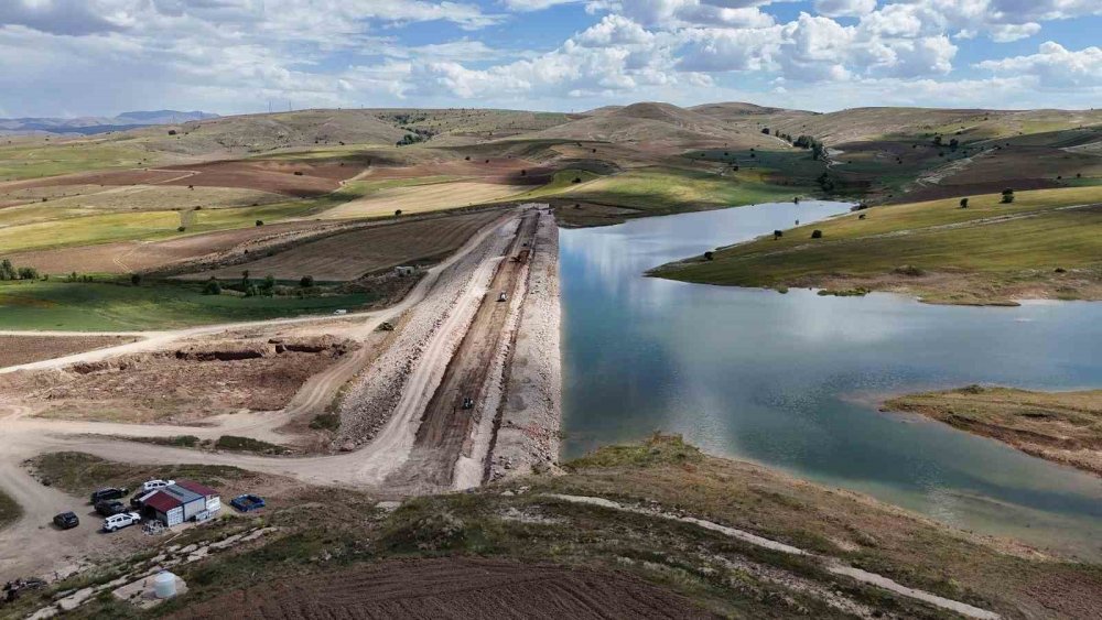Uğrak Göleti’nde Çalışmalar Devam Ediyor