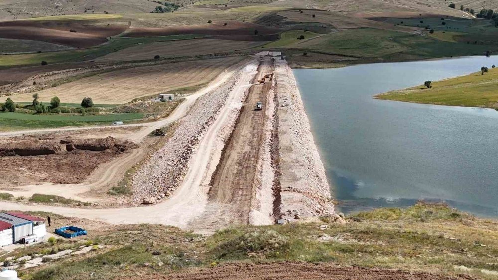 Uğrak Göleti’nde Çalışmalar Devam Ediyor