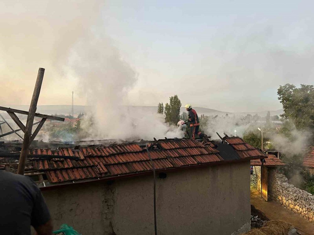 Alevlere Teslim Olan Ev Kullanılmaz Hale Geldi