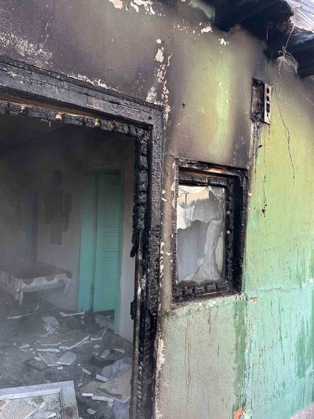 Alevlere Teslim Olan Ev Kullanılmaz Hale Geldi