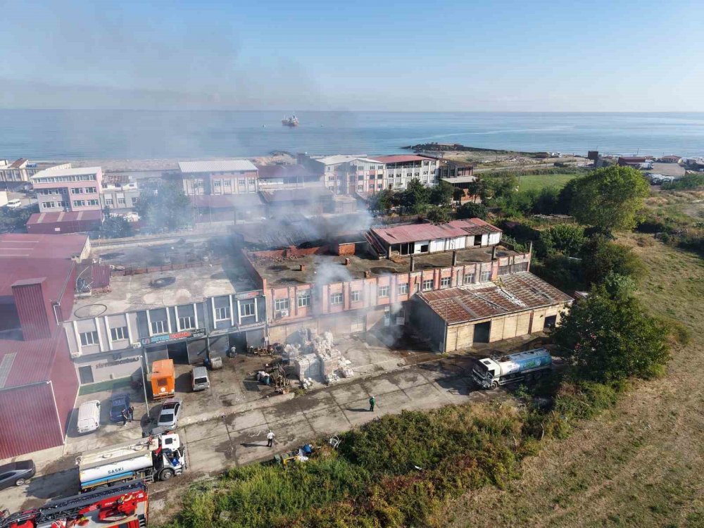 Kereste Fabrikası Yangınında Soğutma Çalışmaları Sürüyor