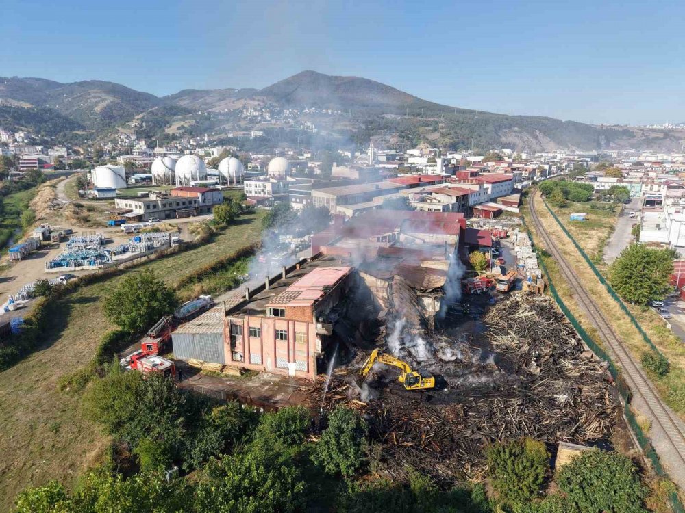 Kereste Fabrikası Yangınında Soğutma Çalışmaları Sürüyor
