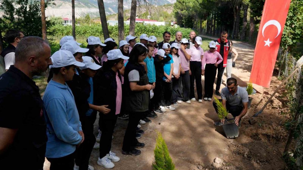 Artvin’de Öğrencilere Fidan Üretimi Anlatıldı