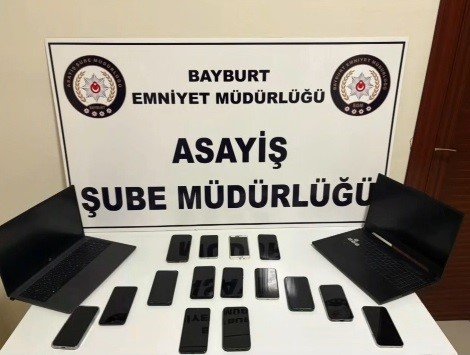 Bayburt Polisi 112 Vatandaşı Sahte İlanla Dolandıran Çeteyi Çökertti