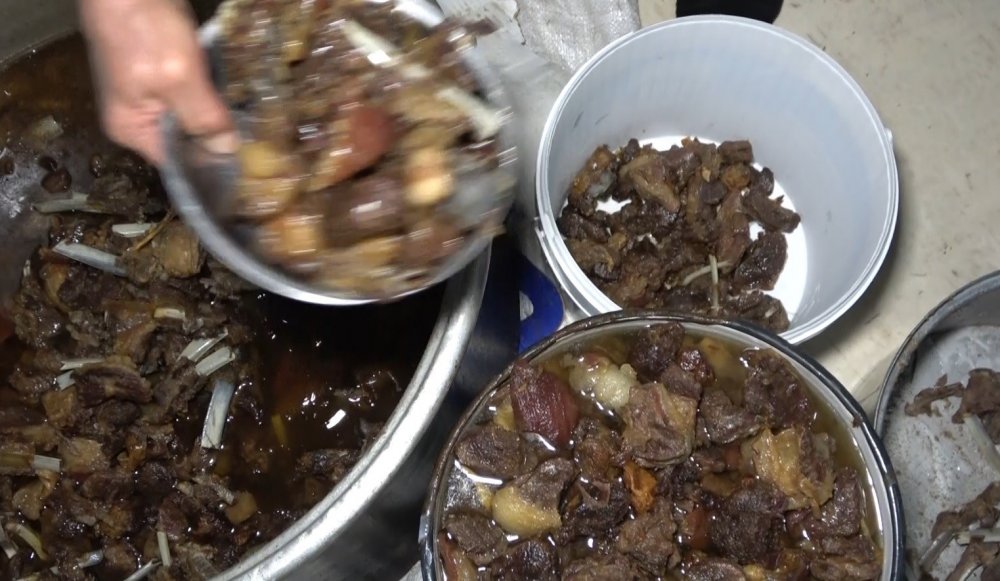 Bayburt’ta Kışlık Kavurma Geleneği Devam Ediyor