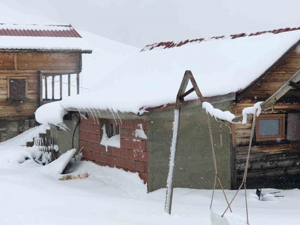 Kaçkar Dağları’nda Kar Kalınlığı Yarım Metreye Ulaştı