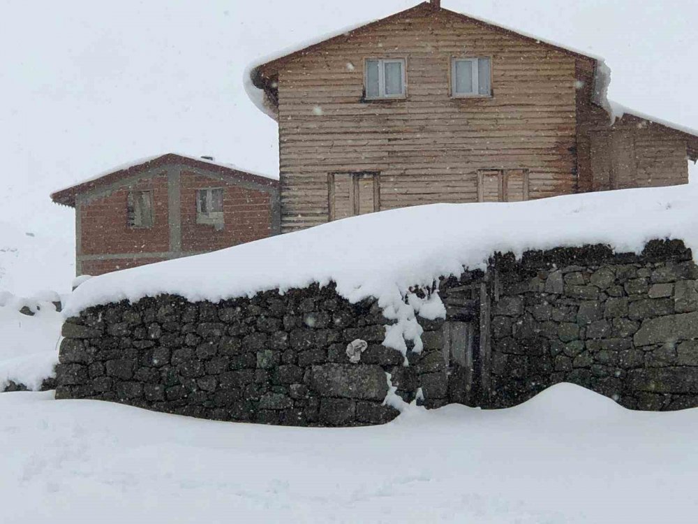 Kaçkar Dağları’nda Kar Kalınlığı Yarım Metreye Ulaştı