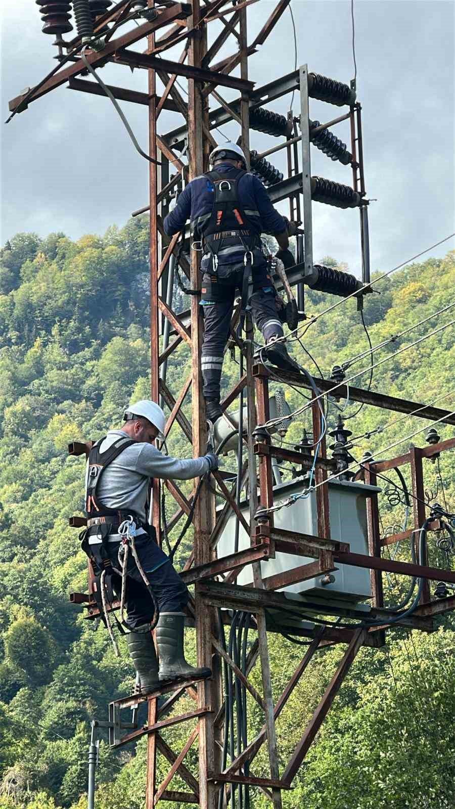 Rize, Artvin ve Trabzon’da Selin Ardından Enerji Hatlarında Onarım Çalışmaları Sürüyor
