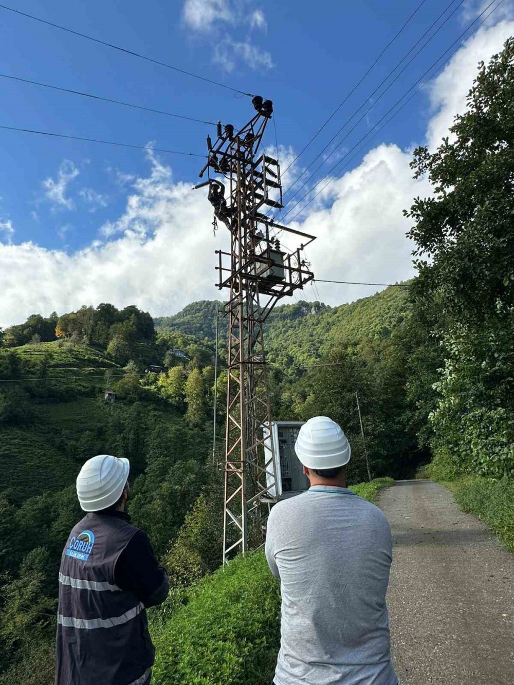 Rize, Artvin ve Trabzon’da Selin Ardından Enerji Hatlarında Onarım Çalışmaları Sürüyor