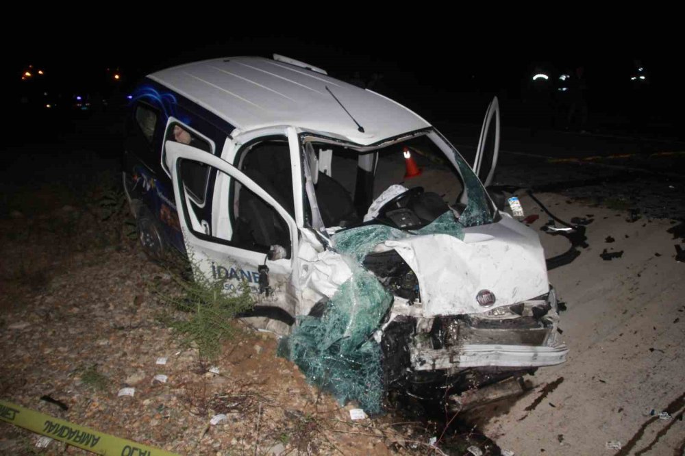 Ordu’da 2 Hafif Ticari Araç Kafa Kafaya Çarpıştı: 1 Ölü, 2 Yaralı