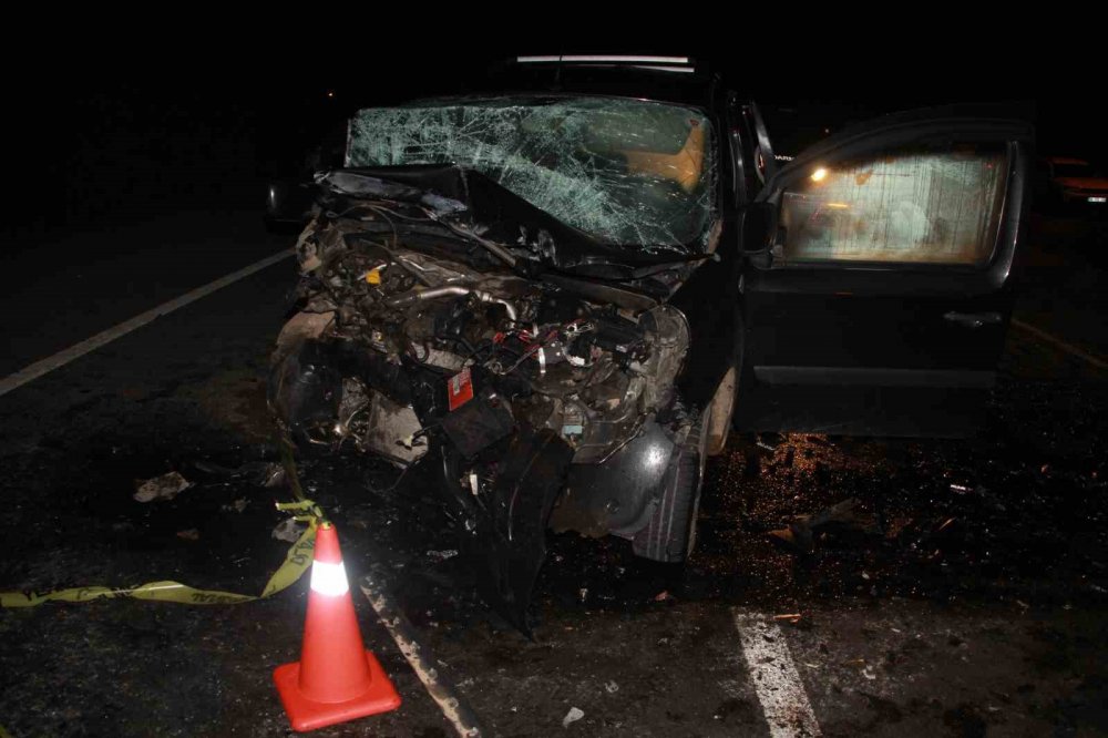 Ordu’da 2 Hafif Ticari Araç Kafa Kafaya Çarpıştı: 1 Ölü, 2 Yaralı