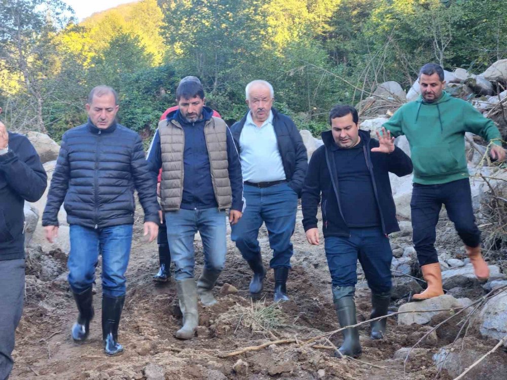 Rize’de 4 Gün Kapalı Olan Deremezra Köyü’ne Ulaşım Sağlandı