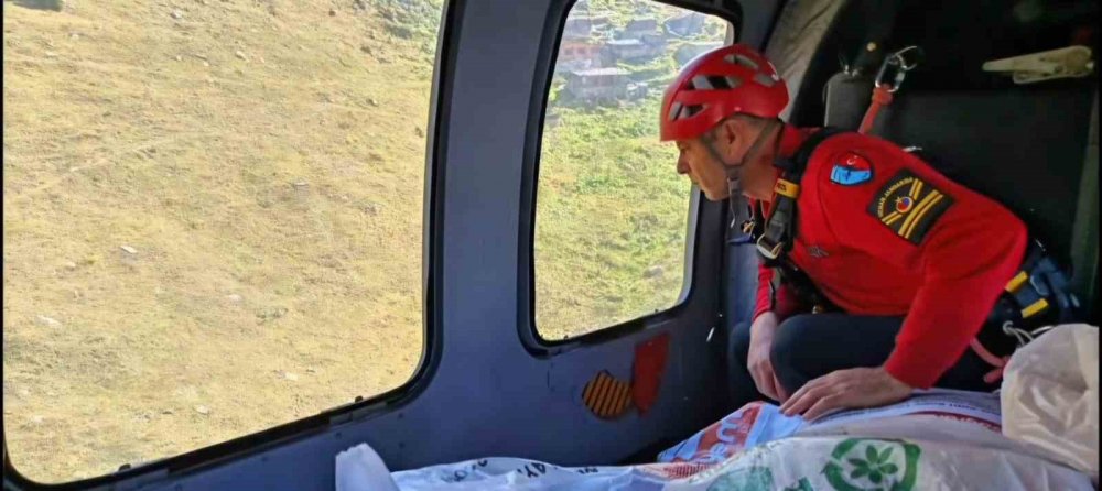 Rize’de Helikopterlerle Yaylalara Erzak ve Yem Sevkiyatı Sürüyor