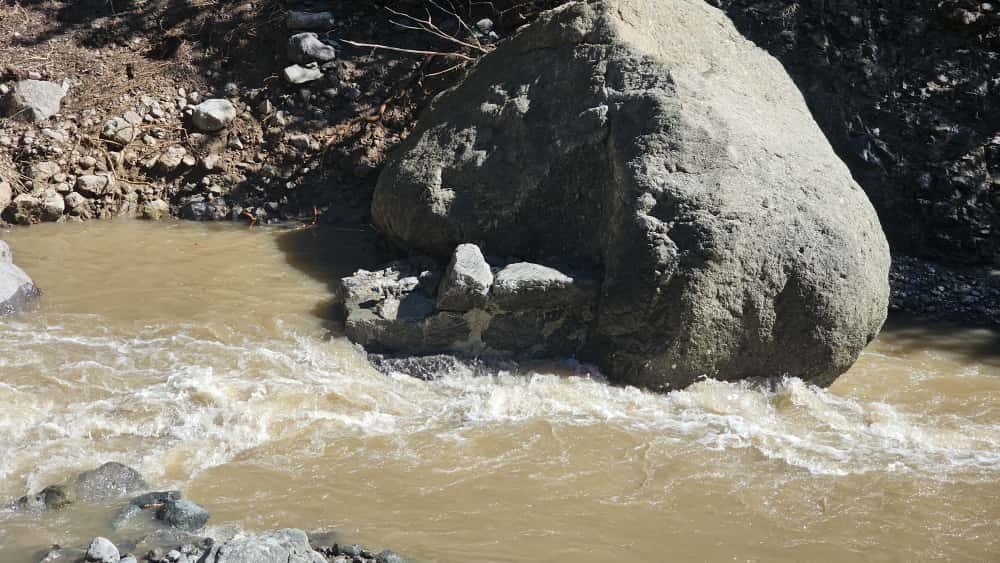 Artvin Borçka’daki Tarihi Taş Köprü Selde Yıkıldı