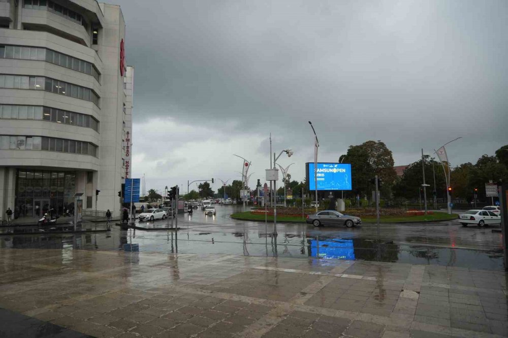 Samsun’da Sağanak Yağış Etkili Oldu