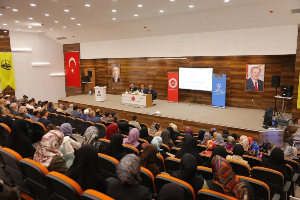 Bayburt’ta "peygamberimiz Ve Aile Ahlakı" Konulu Panel Düzenlendi