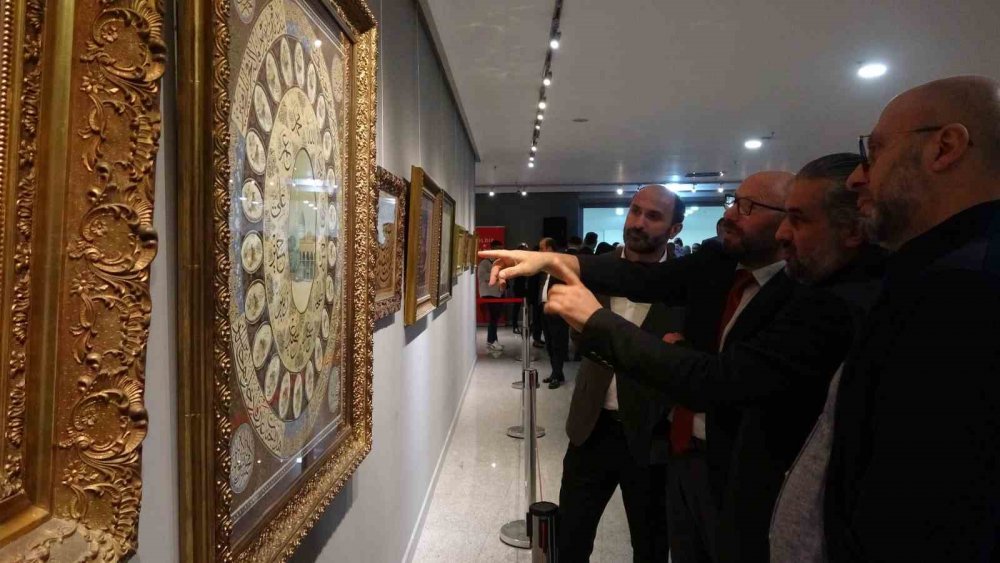 ’tarihin Akışında Meşhur Hattatlar Sergisi’ Trabzon’da Ziyarete Açıldı