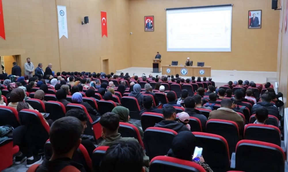 Bayburt’ta ’gençler Peygamberimizle Değer Kazandı’ Konulu Konferans Düzenledi