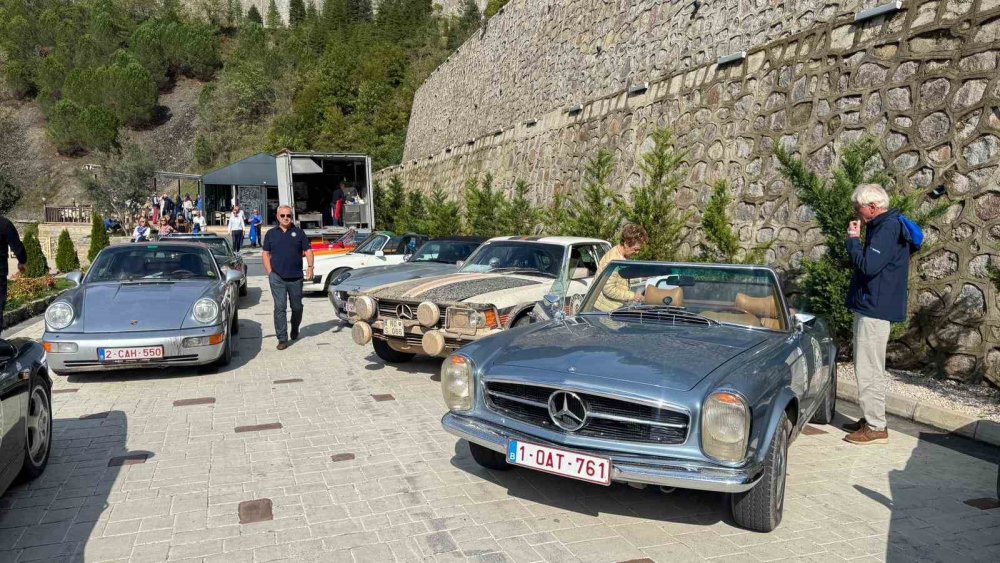 Belçikalı Klasik Araç Tutkunları Artvin’de