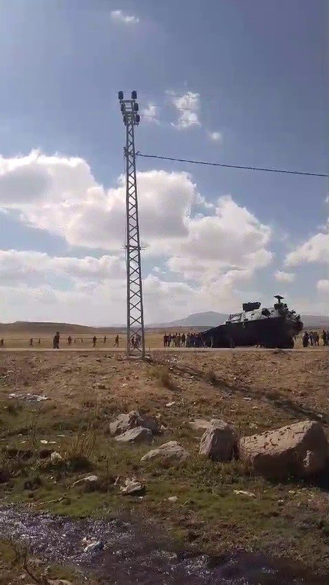 Tekman’da Cenaze Sırasında İki Aile Birbirine Girdi