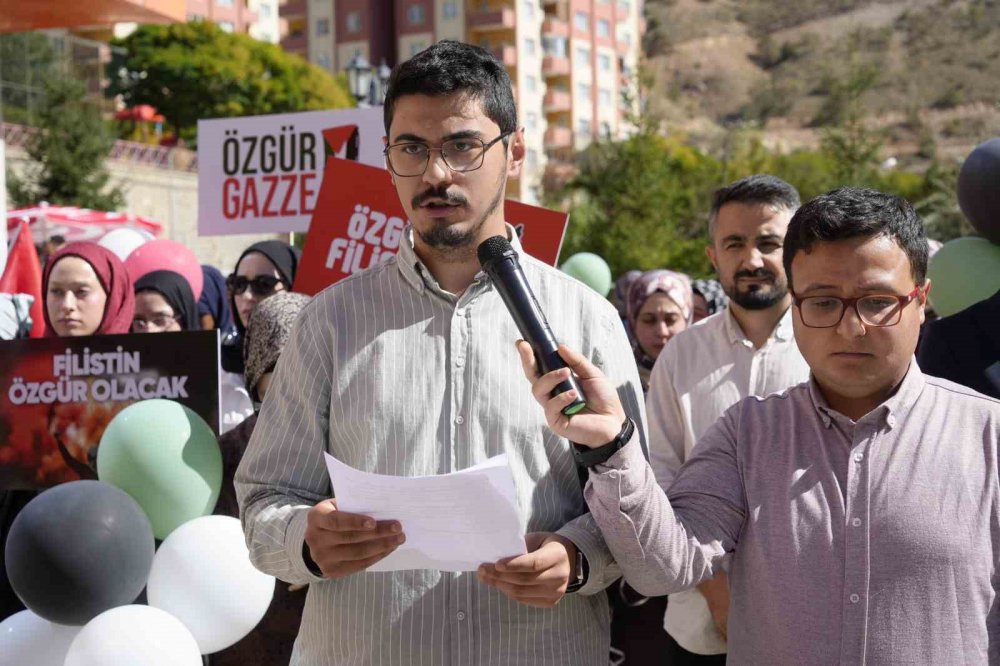 Gümüşhane’de Gazze İçin Balonlar Gökyüzüne Bırakıldı