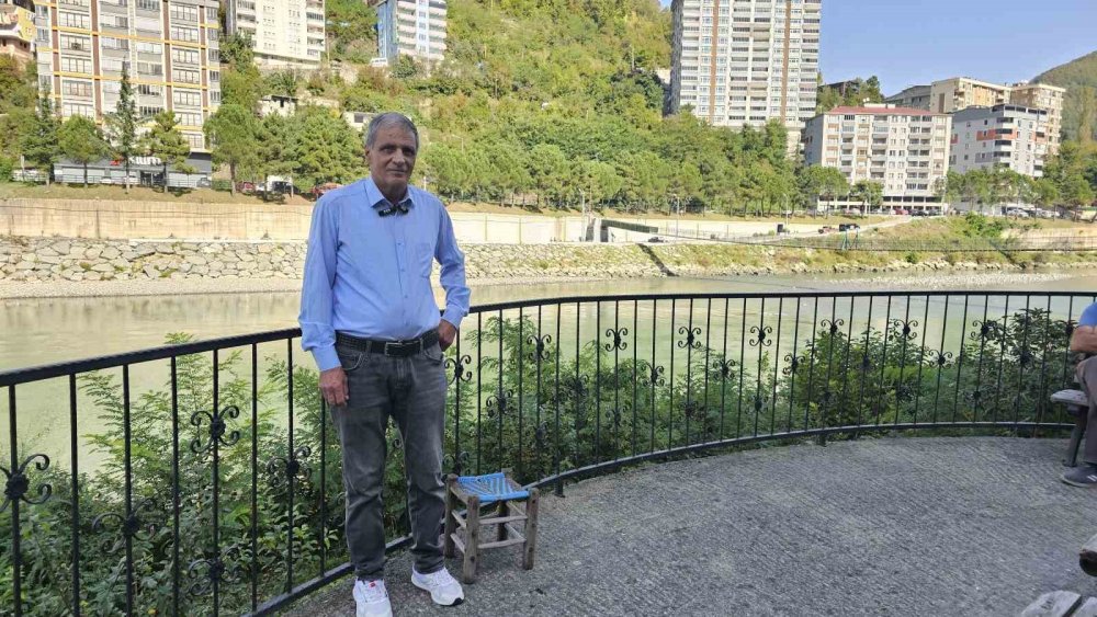 Borçka’da Sel Felaketinde Mahsur Kalan Aracını 20 Gün Sonra Vinç Yardımıyla Kurtardı