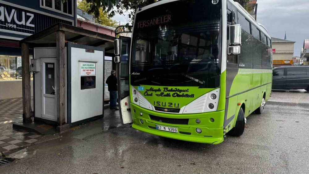 Alaplı’da Halk Otobüsü Duraklarında Saat Çizelgesi Eksikliği Tepki Çekti