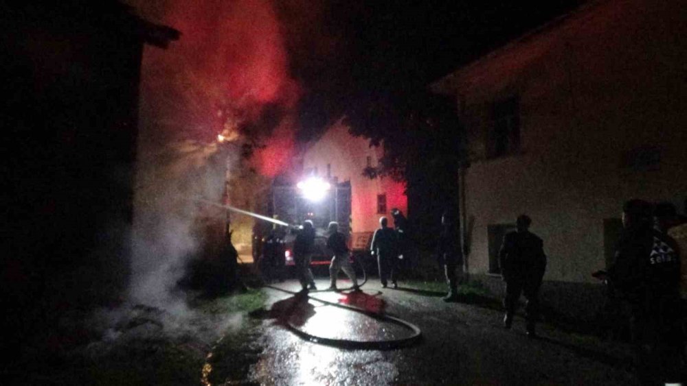 Bolu’da Samanlık Alev Alev Yandı