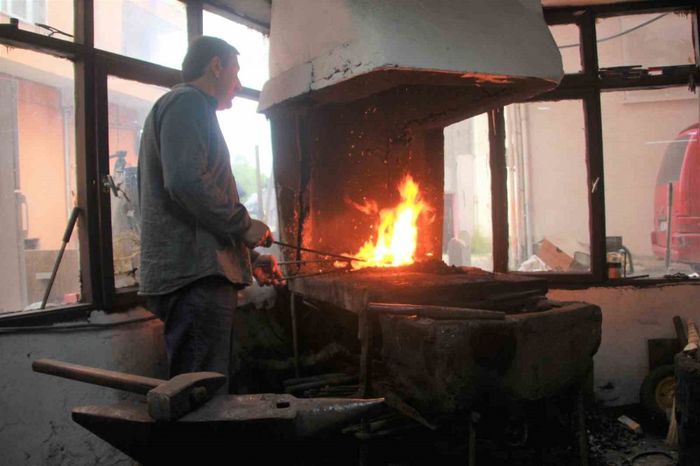 Babasının Eline Çırak Olarak Başladı, 38 Yıldır Ocak Sönmesin Diye Çabalıyor