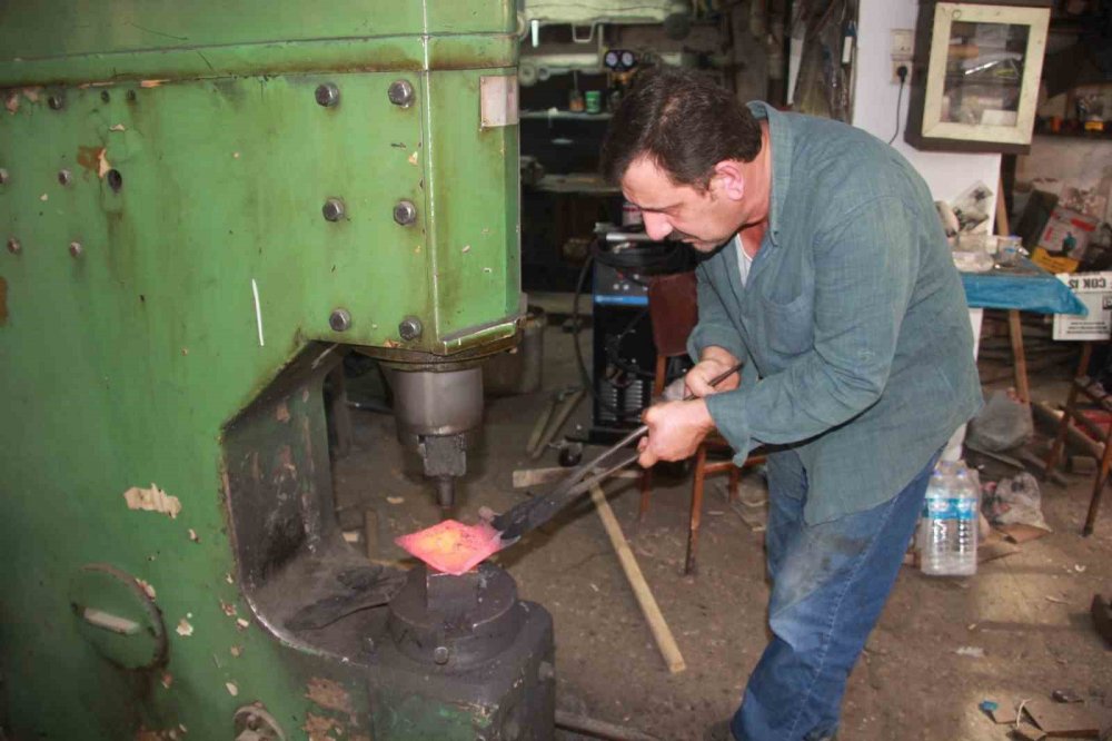 Babasının Eline Çırak Olarak Başladı, 38 Yıldır Ocak Sönmesin Diye Çabalıyor