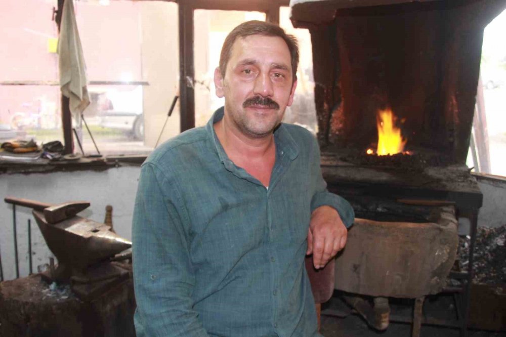 Babasının Eline Çırak Olarak Başladı, 38 Yıldır Ocak Sönmesin Diye Çabalıyor