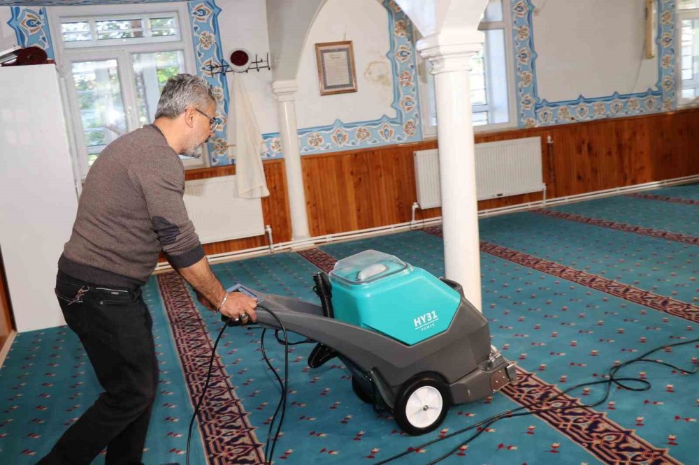 Belediyeden Camilere Örnek Hizmet