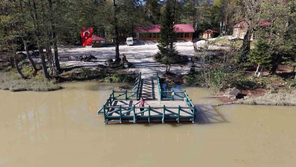 Borçka Karagöl’e En Çok Sonbahar Renkleri Yakışıyor