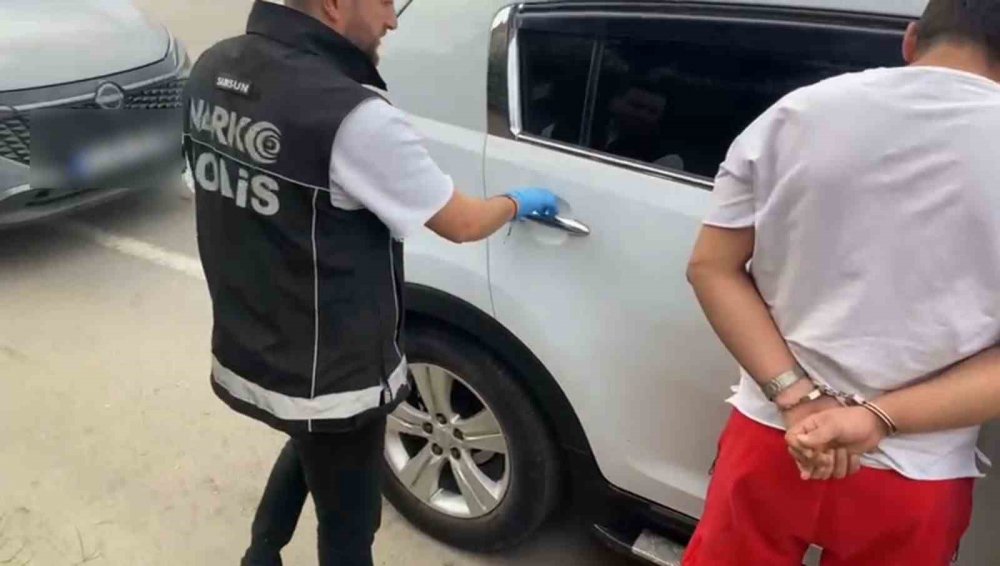 Samsun Polisinden Nefes Kesen Takip: 1 Kilo 830 Gram Metamfetamin Ele Geçirildi