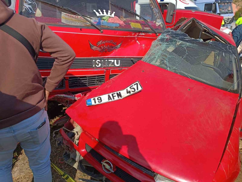 Çorum’da Otomobille Kamyonet Çarpıştı: 1 Ölü