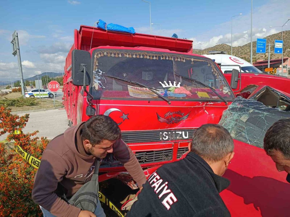 Çorum’da Otomobille Kamyonet Çarpıştı: 1 Ölü