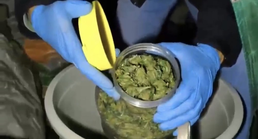 Çatı Katında Yapılan Aramada Uyuşturucu Ve Silah Ele Geçirildi