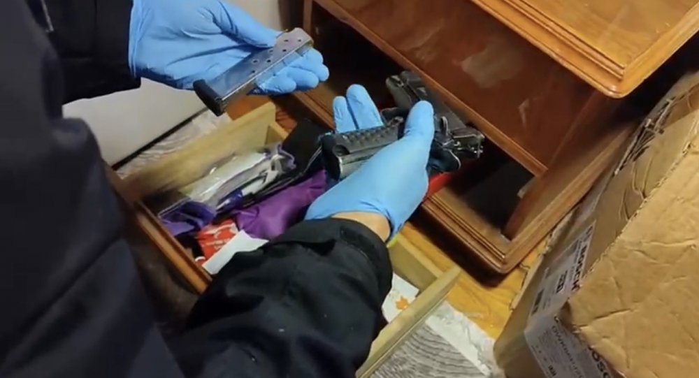 Çatı Katında Yapılan Aramada Uyuşturucu Ve Silah Ele Geçirildi