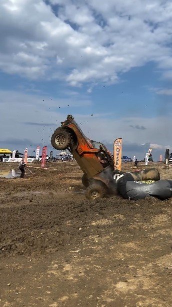 Of'ta Finish Çizgisini Takla Atarak Geçtiler