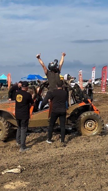 Of'ta Finish Çizgisini Takla Atarak Geçtiler