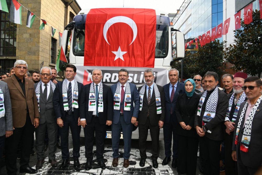 Kardeşlik Tırları Trabzon’dan Gazze’ye Dualarla Yola Çıktı