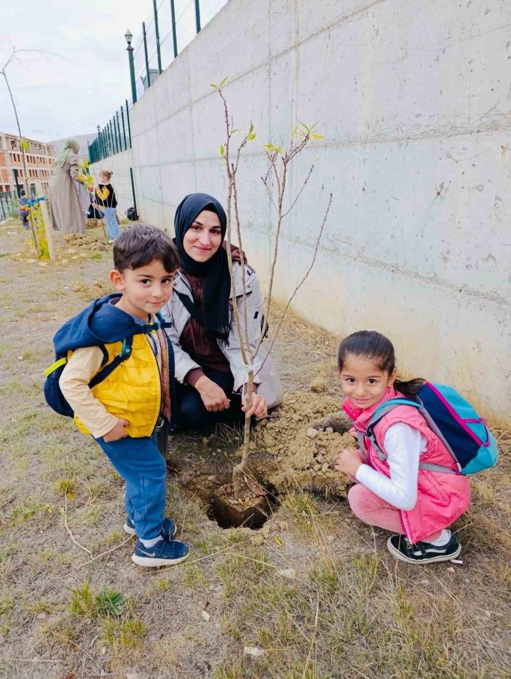 Bayburt’ta Anaokulu Öğrencileri Fidanları Toprakla Buluşturdu