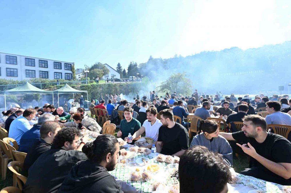 2 Saatte 3 Ton Hamsi Yediler