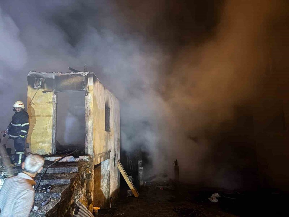 Giresun’da Mısır Fırını 1 Ev Ve 1 Serentiyi Kül Etti