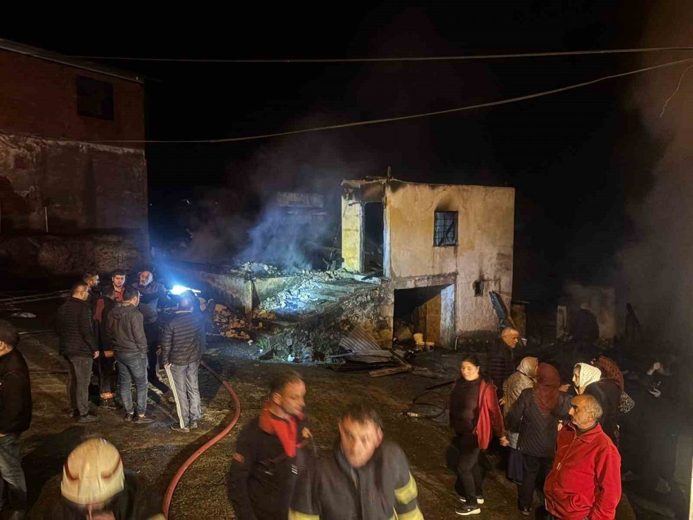 Giresun’da Mısır Fırını 1 Ev Ve 1 Serentiyi Kül Etti