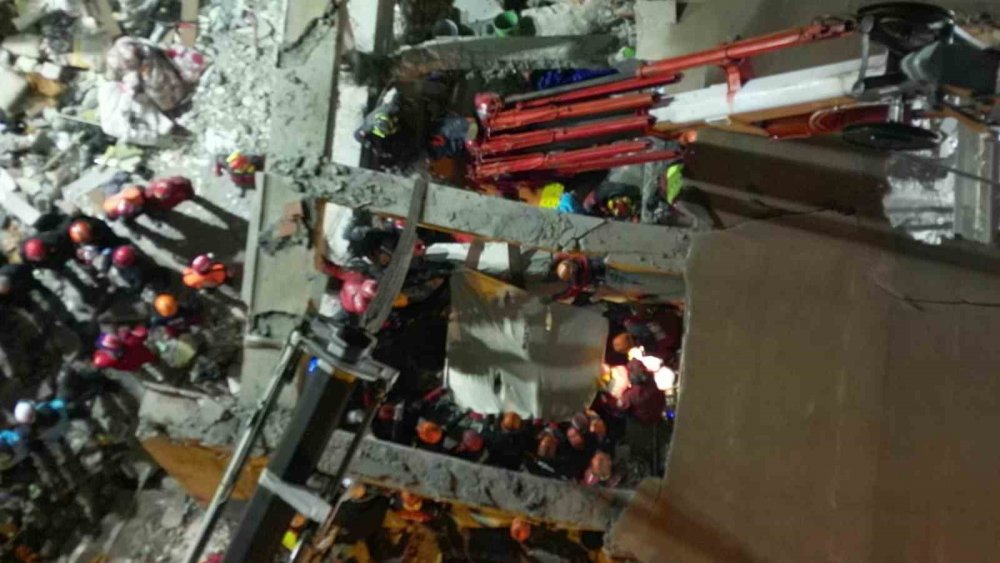 Gebze’de Çöken Binada Annenin De Cansız Bedenine Ulaşıldı: 5 Kişilik Aileden 1’i Sağ Kurtarıldı