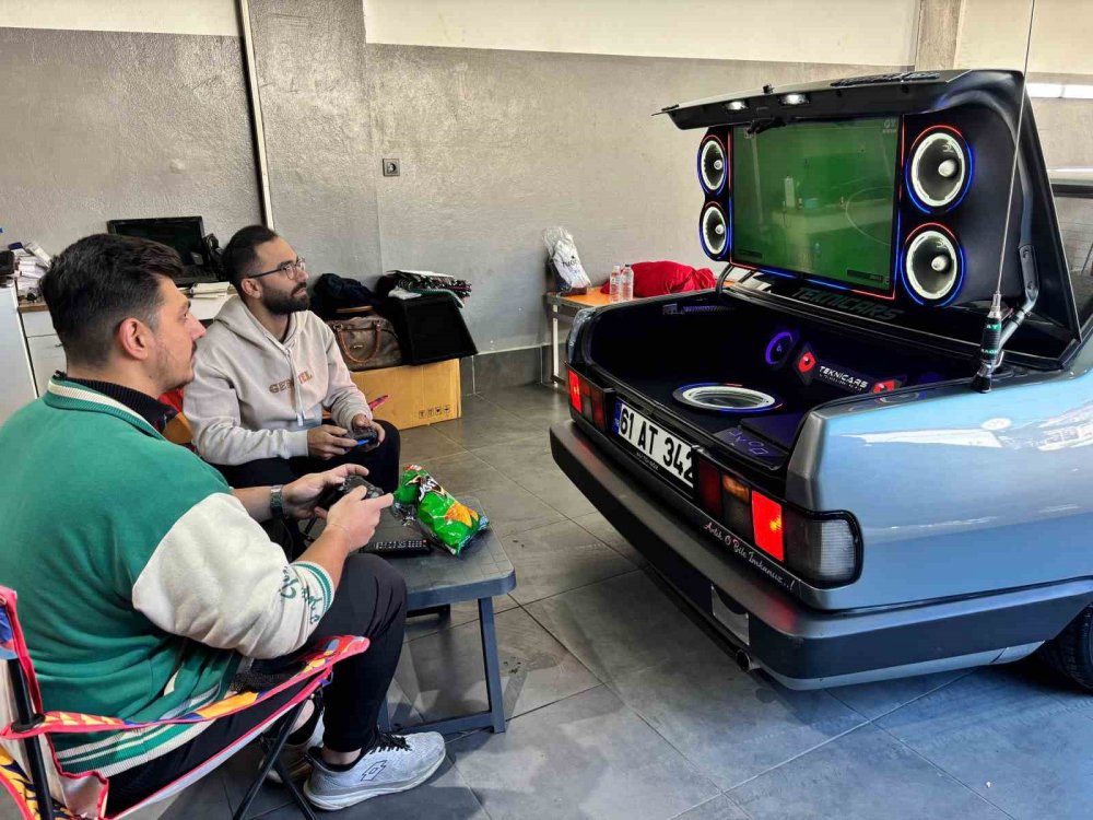 Bagajında Televizyon Ve Oyun Konsolu Var