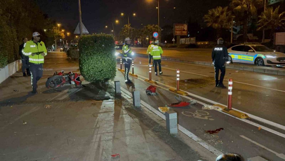 Samsun’da Motosiklet Yayaya Çarptı: 3 Kişi Ağır Yaralandı