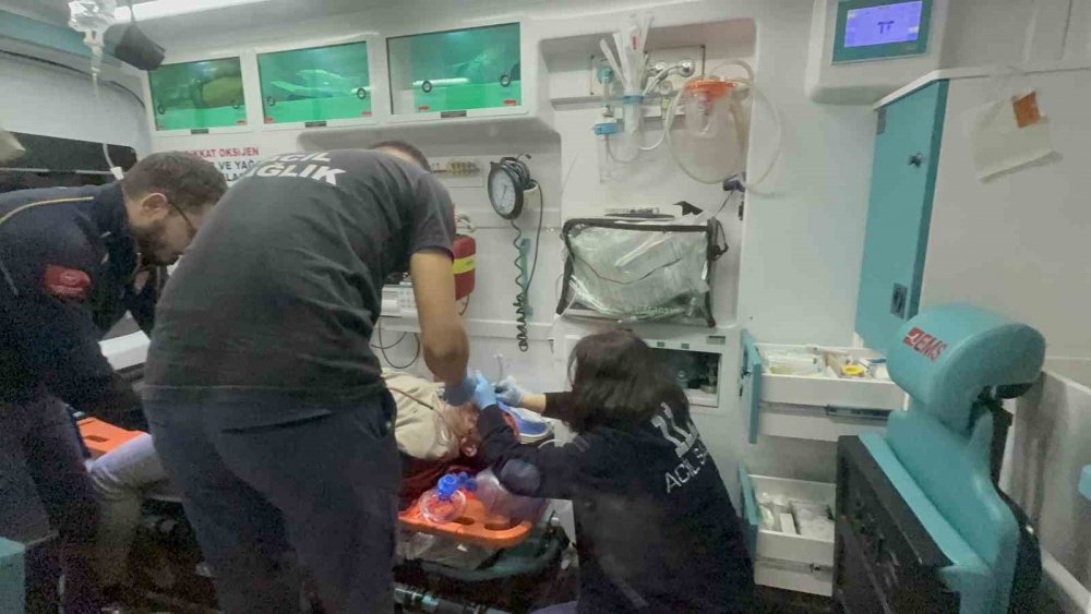 Samsun’da Motosiklet Yayaya Çarptı: 3 Kişi Ağır Yaralandı