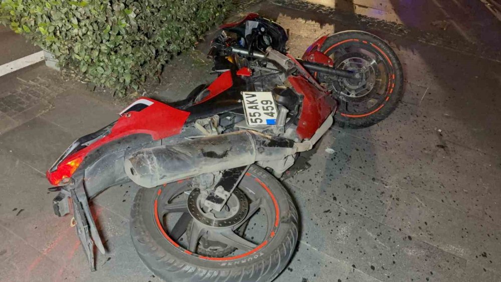 Samsun’da Motosiklet Yayaya Çarptı: 3 Kişi Ağır Yaralandı